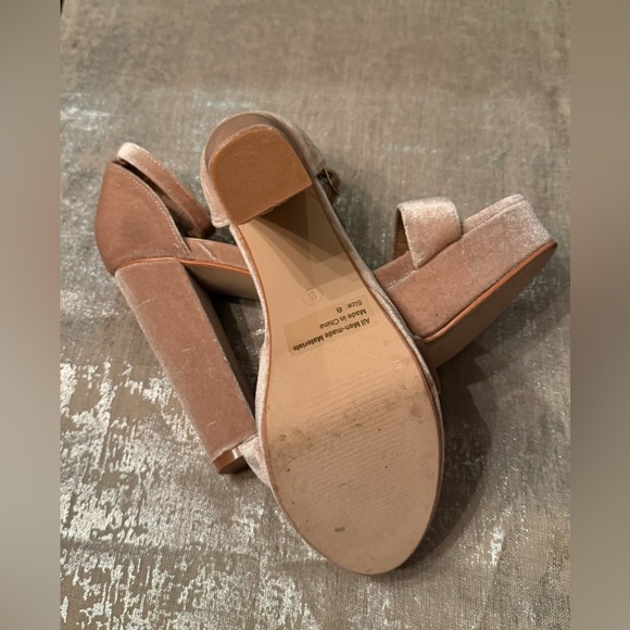 EXCELLENT Like New 𝑮𝑳𝑨𝒁𝑬 𝑃𝑒𝑒𝑝𝑡𝑜𝑒 𝐵𝑙𝑜𝑐𝑘 𝐻𝑒𝑒𝑙𝑠 - Picture 9 of 10